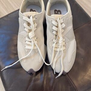 New Balance 327 - Beige